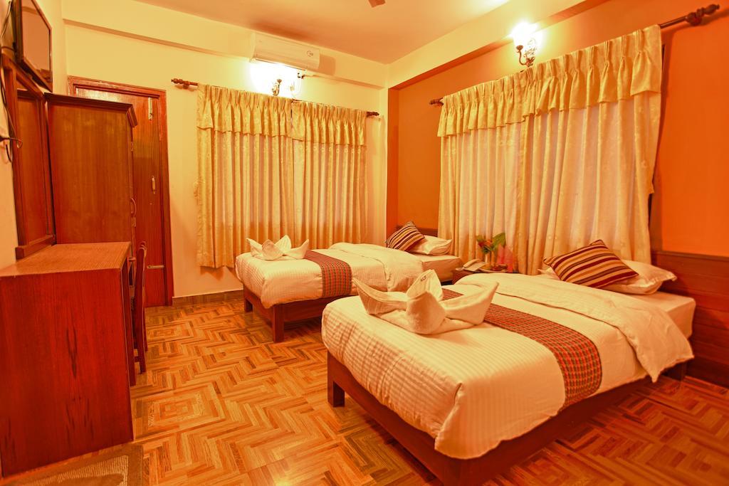 Hotel Crystal Palace Pokhara Room photo