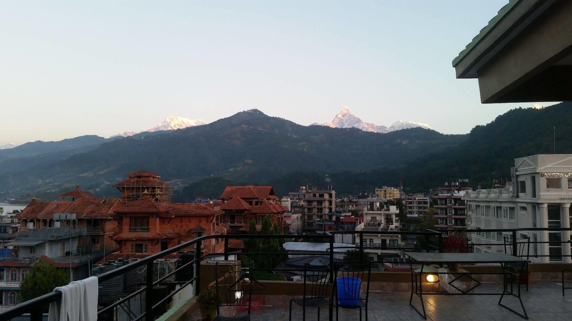 Hotel Crystal Palace Pokhara Exterior photo